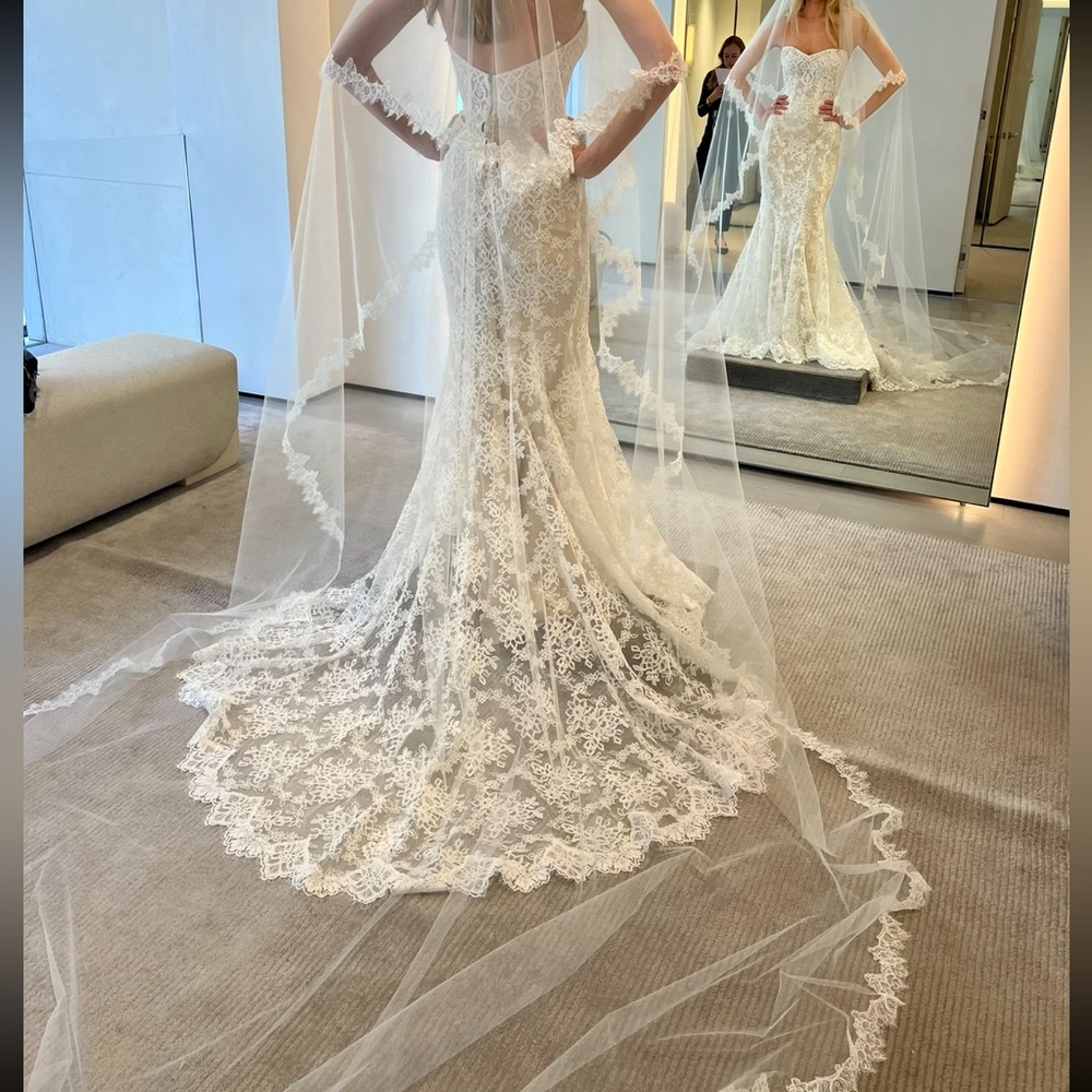 NEW Monique Lhuillier Lace Trim Cathedral Veil Fall 25’